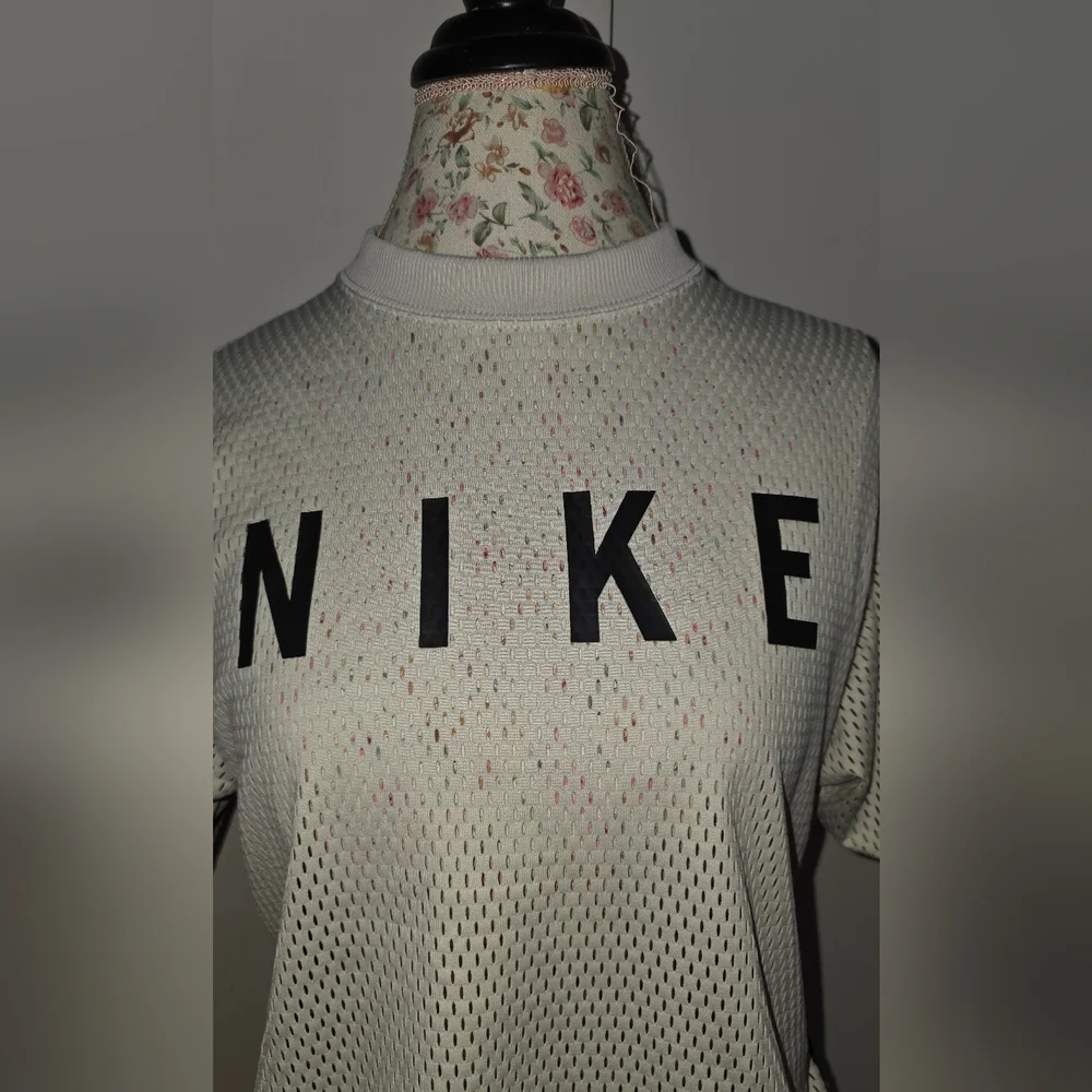 Nike White Boxy Short Sleeve T-Shirt SIZE MEDIUM - Picture 2 of 7